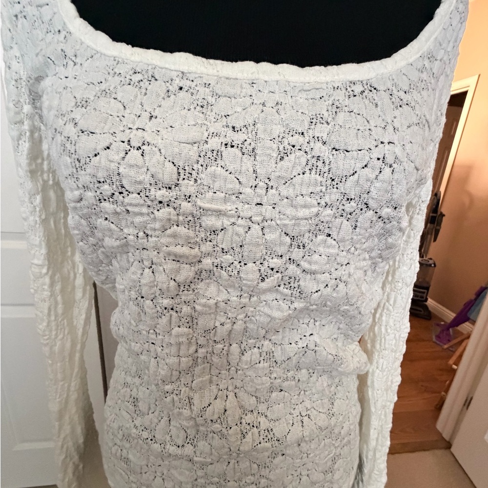 Old Navy Cream Lace-Textured Scoop Neck top